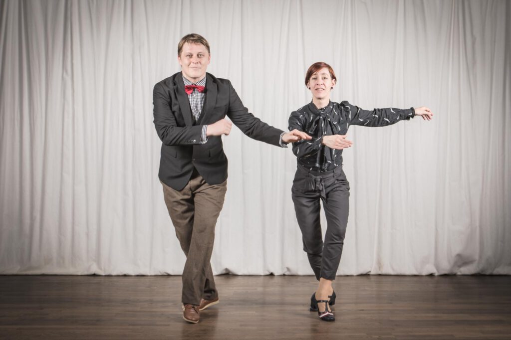 Lindy Hop 3 (Int) Block C Charleston 1 Technik Kick Turns mit Double Kicks Swing and the City